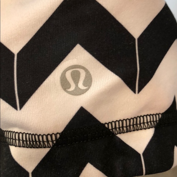 Rare Lululemon Tank w/ Built in Bra Black & White Chevron | 12 - Picture 3 of 3